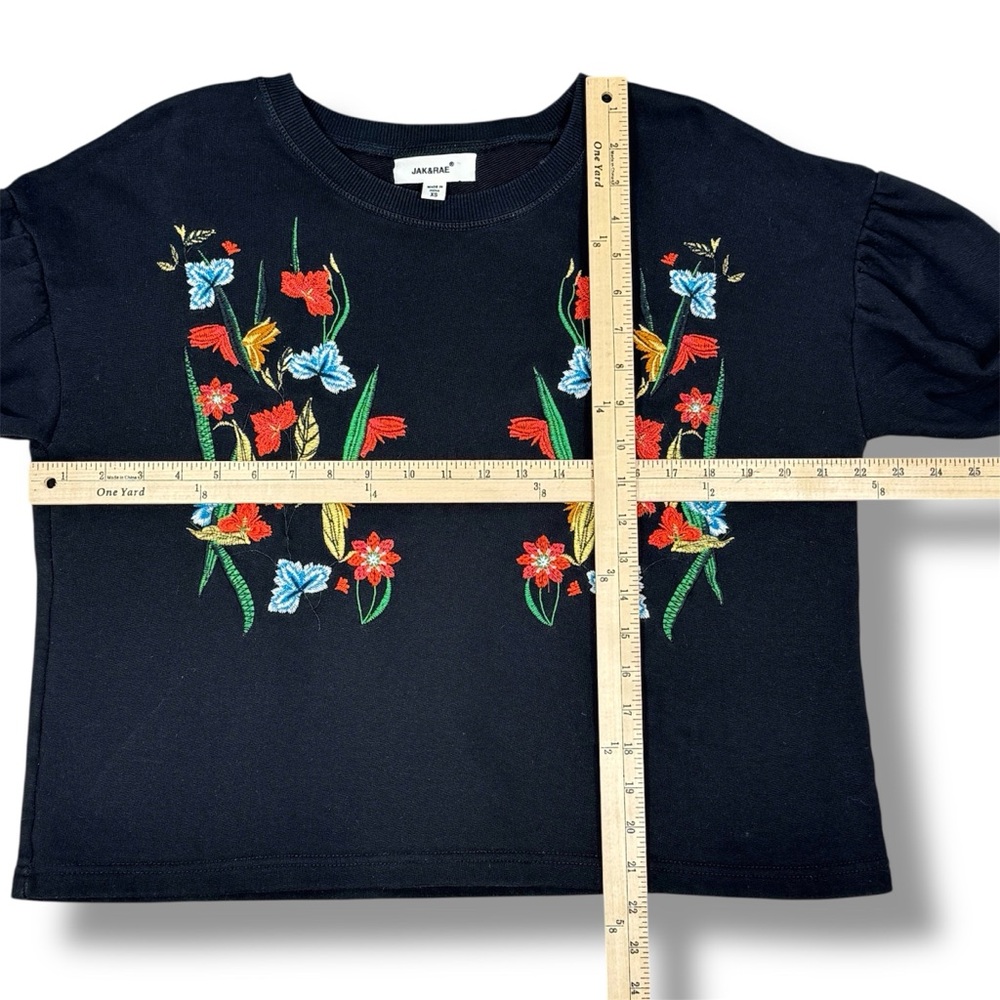 Jack & Rae Embroidered‎ Floral Cropped Sweatshirt Black XS - Picture 10 of 11